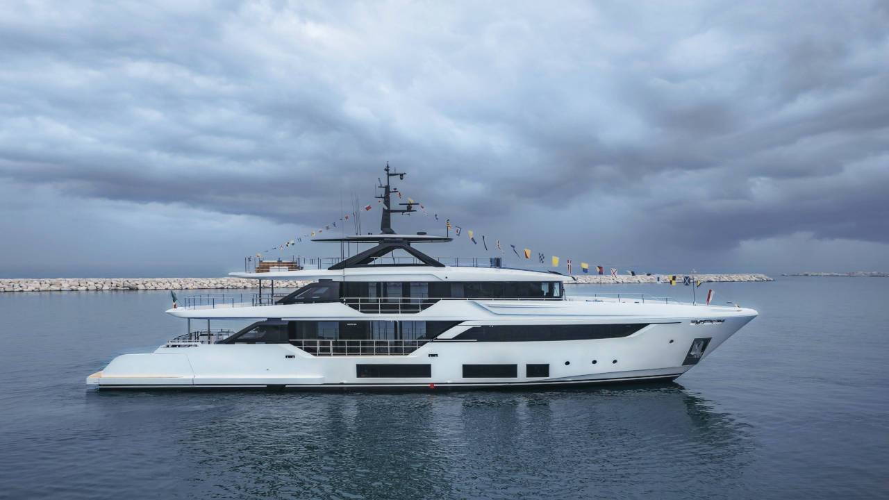 Custom Line Navetta 38